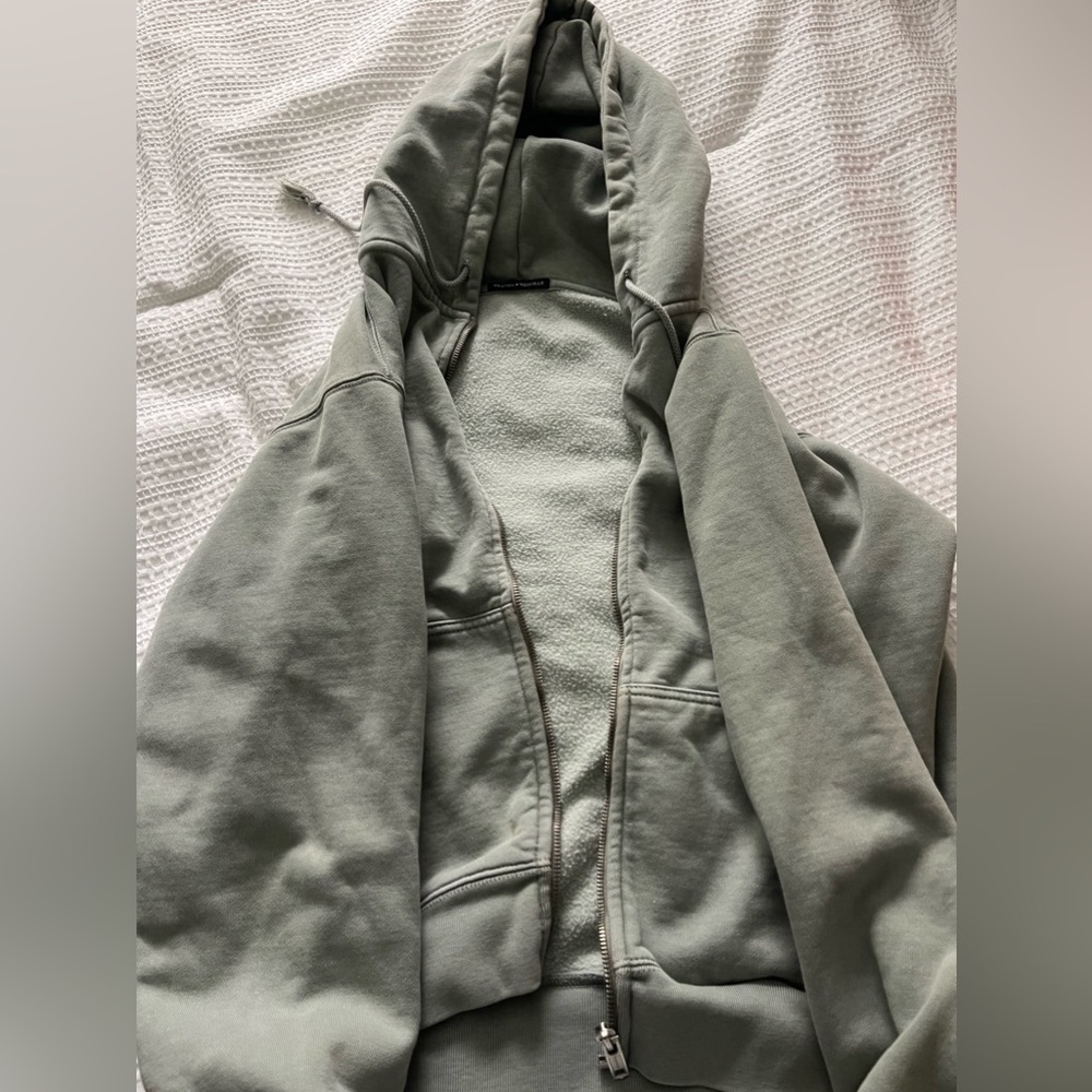 Brandy Melville zip up